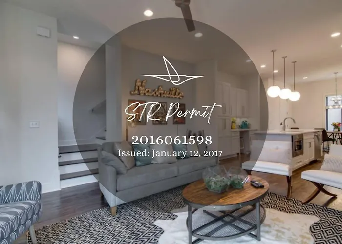 Nashville Getaway - Rooftop, Garage, Near Broadway!